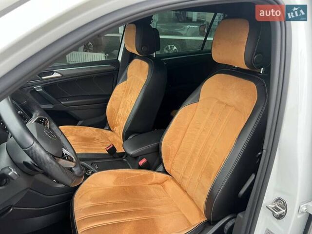 Білий Фольксваген Тігуан, об'ємом двигуна 1.98 л та пробігом 48 тис. км за 39000 $, фото 24 на Automoto.ua