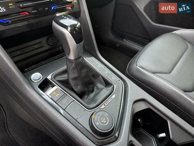 Білий Фольксваген Тігуан, об'ємом двигуна 2 л та пробігом 32 тис. км за 35500 $, фото 29 на Automoto.ua