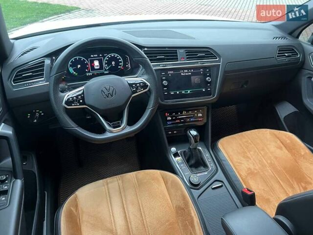 Білий Фольксваген Тігуан, об'ємом двигуна 1.98 л та пробігом 48 тис. км за 39000 $, фото 31 на Automoto.ua