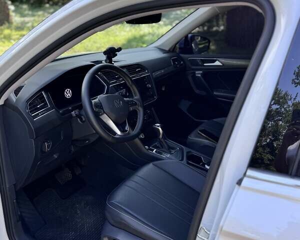 Белый Фольксваген Тигуан, объемом двигателя 2 л и пробегом 50 тыс. км за 29000 $, фото 9 на Automoto.ua