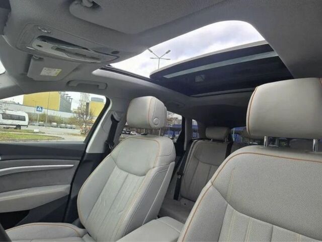 Белый Фольксваген Тигуан, объемом двигателя 0 л и пробегом 50 тыс. км за 25600 $, фото 3 на Automoto.ua