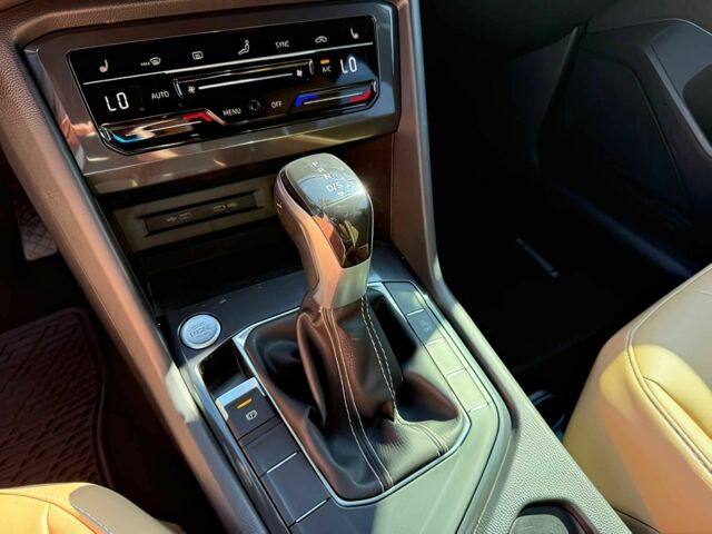 Белый Фольксваген Тигуан, объемом двигателя 2 л и пробегом 12 тыс. км за 15000 $, фото 10 на Automoto.ua