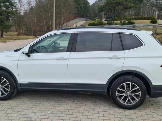 Білий Фольксваген Тігуан, об'ємом двигуна 2 л та пробігом 75 тис. км за 12400 $, фото 7 на Automoto.ua