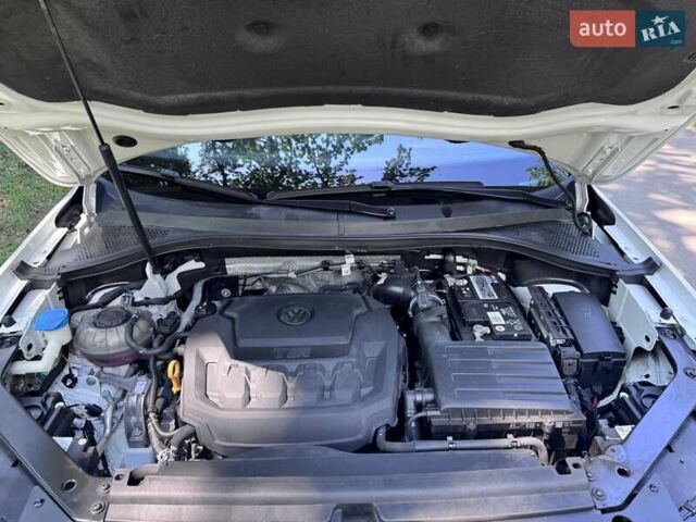 Белый Фольксваген Тигуан, объемом двигателя 2 л и пробегом 50 тыс. км за 29000 $, фото 22 на Automoto.ua