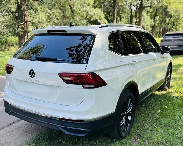 Белый Фольксваген Тигуан, объемом двигателя 2 л и пробегом 50 тыс. км за 29000 $, фото 5 на Automoto.ua