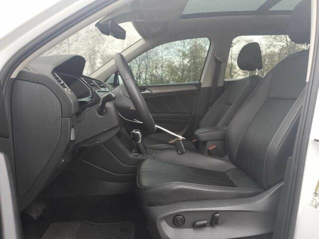 Белый Фольксваген Тигуан, объемом двигателя 2 л и пробегом 123 тыс. км за 4100 $, фото 6 на Automoto.ua