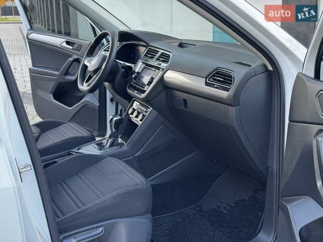 Белый Фольксваген Тигуан, объемом двигателя 1.98 л и пробегом 105 тыс. км за 21750 $, фото 36 на Automoto.ua