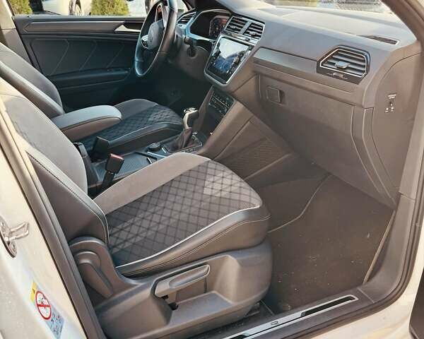 Белый Фольксваген Тигуан, объемом двигателя 1.98 л и пробегом 41 тыс. км за 42000 $, фото 11 на Automoto.ua