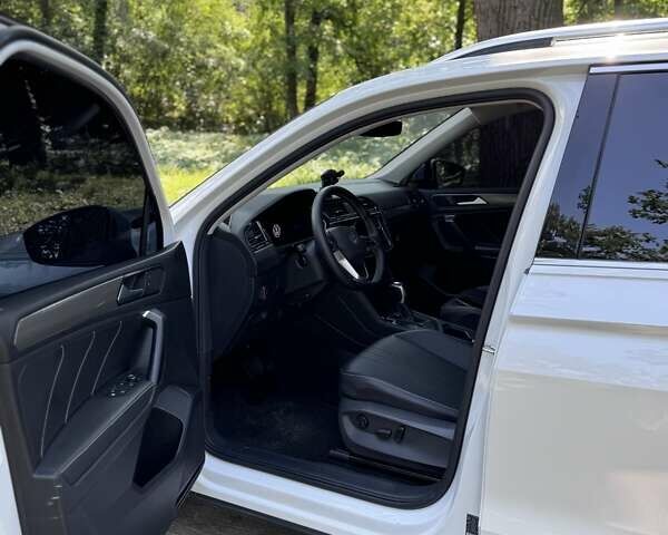 Белый Фольксваген Тигуан, объемом двигателя 2 л и пробегом 50 тыс. км за 29000 $, фото 8 на Automoto.ua