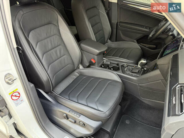 Білий Фольксваген Тігуан, об'ємом двигуна 2 л та пробігом 32 тис. км за 35500 $, фото 21 на Automoto.ua