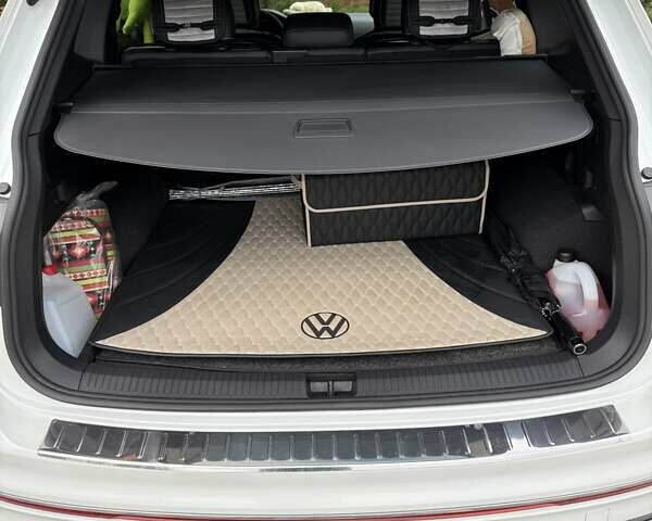 Білий Фольксваген Тігуан, об'ємом двигуна 1.98 л та пробігом 30 тис. км за 39500 $, фото 3 на Automoto.ua