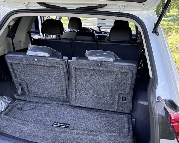 Белый Фольксваген Тигуан, объемом двигателя 2 л и пробегом 50 тыс. км за 29000 $, фото 19 на Automoto.ua