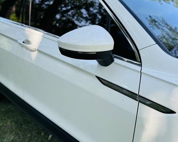 Белый Фольксваген Тигуан, объемом двигателя 2 л и пробегом 50 тыс. км за 29000 $, фото 6 на Automoto.ua