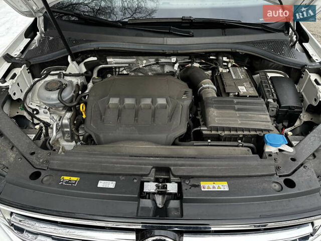 Белый Фольксваген Тигуан, объемом двигателя 1.98 л и пробегом 12 тыс. км за 39000 $, фото 27 на Automoto.ua