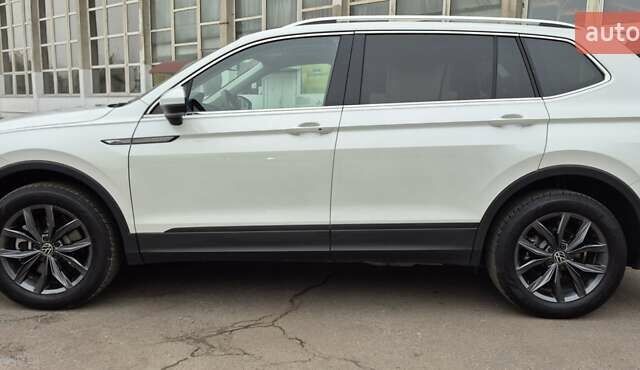 Білий Фольксваген Тігуан, об'ємом двигуна 2.01 л та пробігом 15 тис. км за 27700 $, фото 1 на Automoto.ua