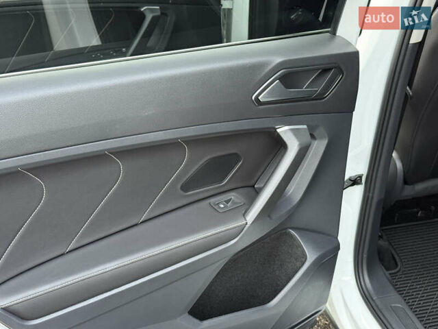 Белый Фольксваген Тигуан, объемом двигателя 1.98 л и пробегом 48 тыс. км за 26999 $, фото 38 на Automoto.ua