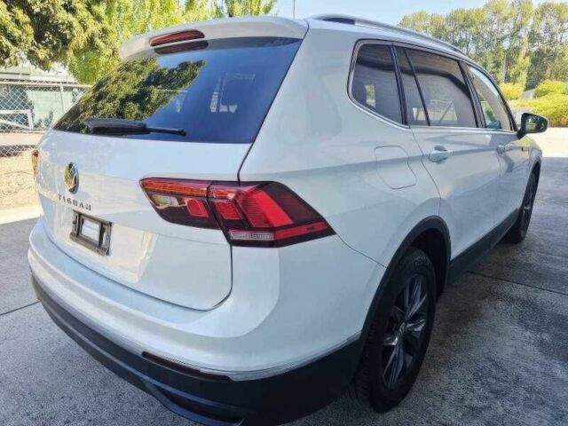 Белый Фольксваген Тигуан, объемом двигателя 2 л и пробегом 23 тыс. км за 12000 $, фото 6 на Automoto.ua