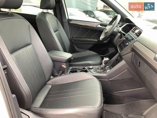 Белый Фольксваген Тигуан, объемом двигателя 2 л и пробегом 45 тыс. км за 28290 $, фото 32 на Automoto.ua