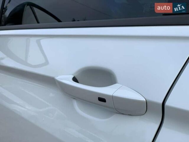 Белый Фольксваген Тигуан, объемом двигателя 2 л и пробегом 45 тыс. км за 28290 $, фото 13 на Automoto.ua