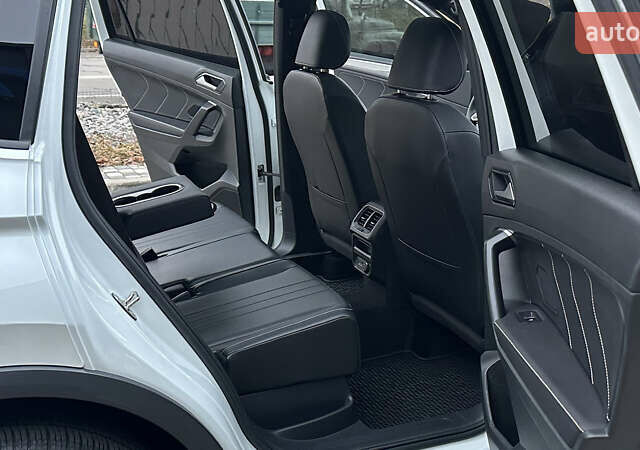 Білий Фольксваген Тігуан, об'ємом двигуна 1.98 л та пробігом 43 тис. км за 27800 $, фото 36 на Automoto.ua