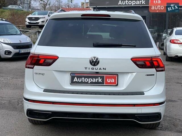 Белый Фольксваген Тигуан, объемом двигателя 2 л и пробегом 45 тыс. км за 28290 $, фото 5 на Automoto.ua