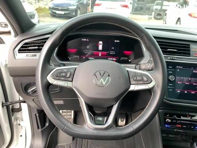 Белый Фольксваген Тигуан, объемом двигателя 2 л и пробегом 45 тыс. км за 28290 $, фото 34 на Automoto.ua