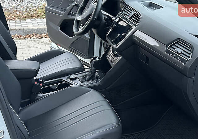 Білий Фольксваген Тігуан, об'ємом двигуна 1.98 л та пробігом 43 тис. км за 27800 $, фото 31 на Automoto.ua