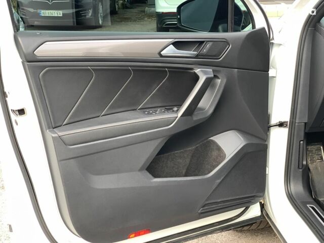 Белый Фольксваген Тигуан, объемом двигателя 2 л и пробегом 45 тыс. км за 28290 $, фото 21 на Automoto.ua