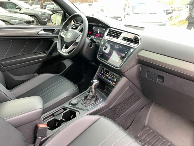 Белый Фольксваген Тигуан, объемом двигателя 2 л и пробегом 45 тыс. км за 28290 $, фото 31 на Automoto.ua