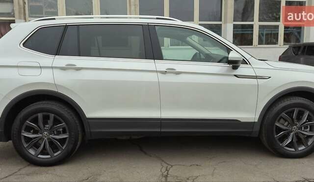 Білий Фольксваген Тігуан, об'ємом двигуна 2.01 л та пробігом 15 тис. км за 27700 $, фото 13 на Automoto.ua