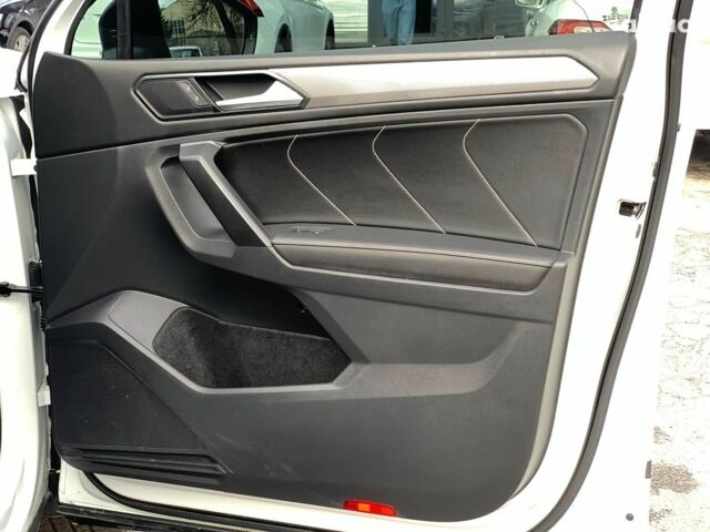 Белый Фольксваген Тигуан, объемом двигателя 2 л и пробегом 45 тыс. км за 28290 $, фото 19 на Automoto.ua