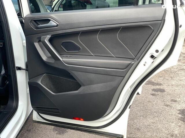 Белый Фольксваген Тигуан, объемом двигателя 2 л и пробегом 45 тыс. км за 28290 $, фото 18 на Automoto.ua