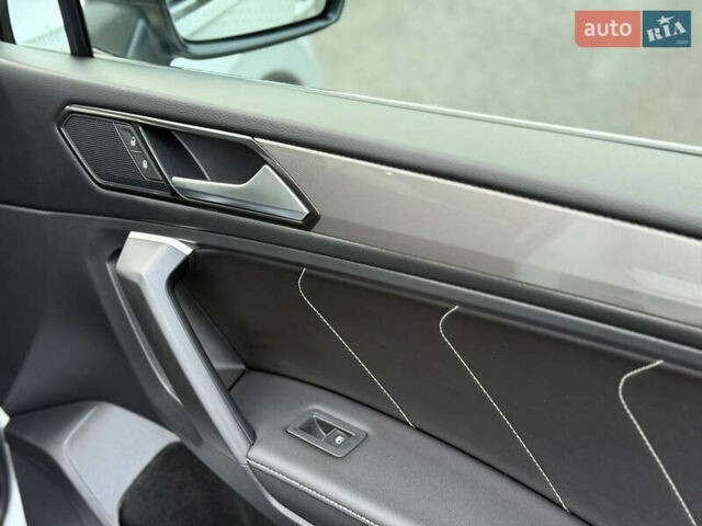 Белый Фольксваген Тигуан, объемом двигателя 1.98 л и пробегом 48 тыс. км за 26999 $, фото 34 на Automoto.ua