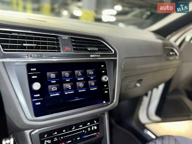 Белый Фольксваген Тигуан, объемом двигателя 2 л и пробегом 48 тыс. км за 42900 $, фото 31 на Automoto.ua