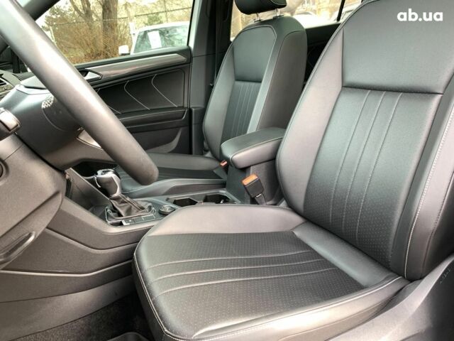 Белый Фольксваген Тигуан, объемом двигателя 2 л и пробегом 45 тыс. км за 28290 $, фото 26 на Automoto.ua