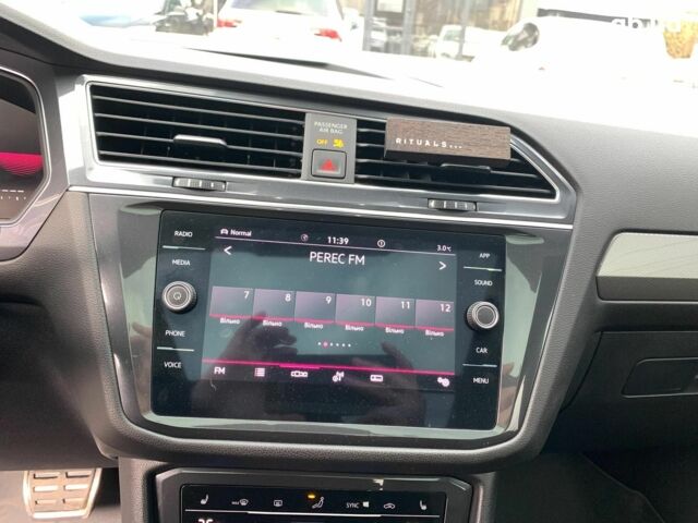 Белый Фольксваген Тигуан, объемом двигателя 2 л и пробегом 45 тыс. км за 28290 $, фото 35 на Automoto.ua