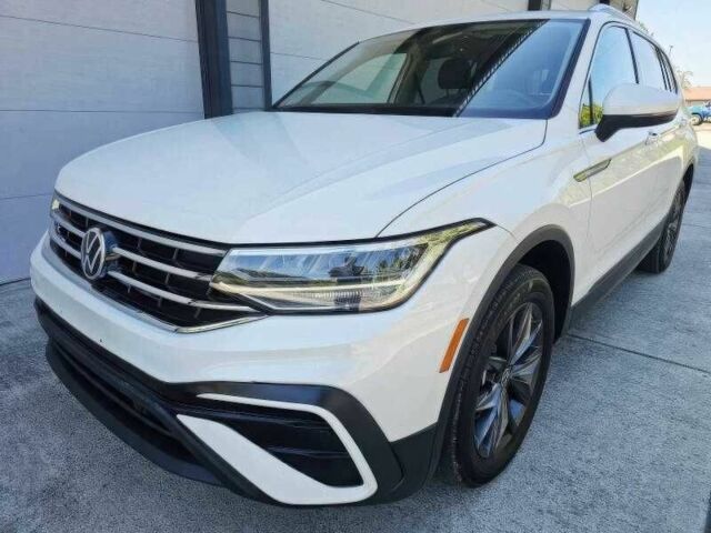 Белый Фольксваген Тигуан, объемом двигателя 2 л и пробегом 23 тыс. км за 12000 $, фото 2 на Automoto.ua