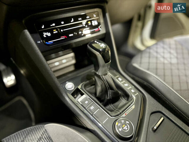 Белый Фольксваген Тигуан, объемом двигателя 2 л и пробегом 48 тыс. км за 42900 $, фото 27 на Automoto.ua