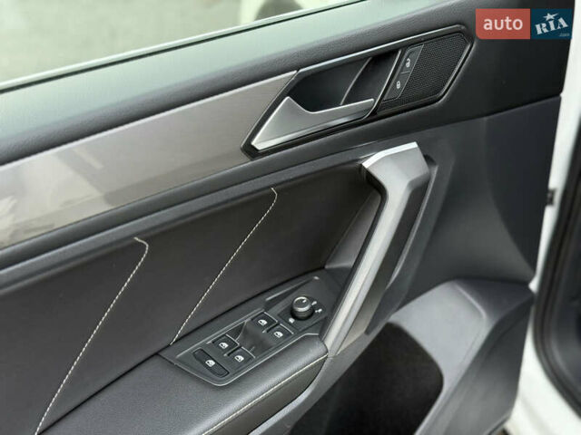 Белый Фольксваген Тигуан, объемом двигателя 1.98 л и пробегом 48 тыс. км за 26999 $, фото 22 на Automoto.ua