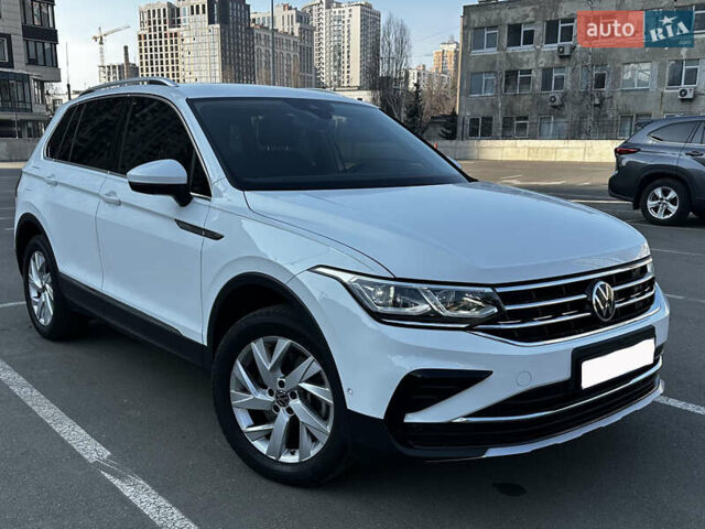 Белый Фольксваген Тигуан, объемом двигателя 1.98 л и пробегом 12 тыс. км за 39000 $, фото 2 на Automoto.ua