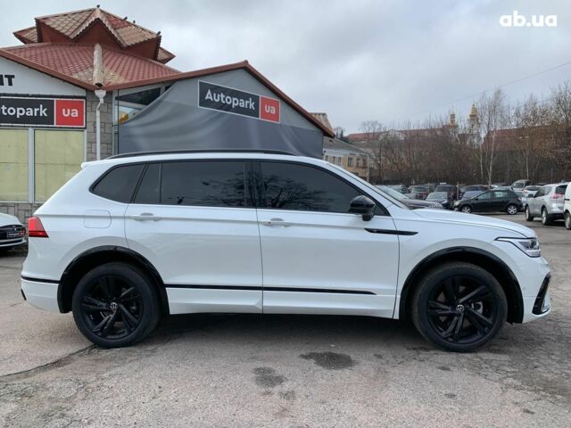 Белый Фольксваген Тигуан, объемом двигателя 2 л и пробегом 45 тыс. км за 28290 $, фото 3 на Automoto.ua
