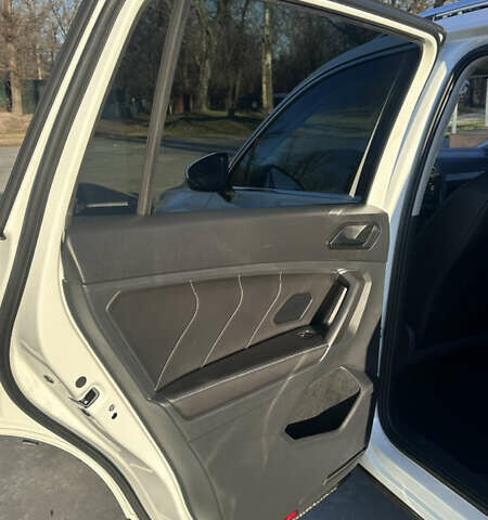 Белый Фольксваген Тигуан, объемом двигателя 1.98 л и пробегом 48 тыс. км за 25900 $, фото 20 на Automoto.ua