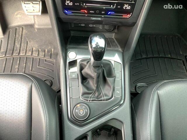 Белый Фольксваген Тигуан, объемом двигателя 2 л и пробегом 45 тыс. км за 28290 $, фото 36 на Automoto.ua