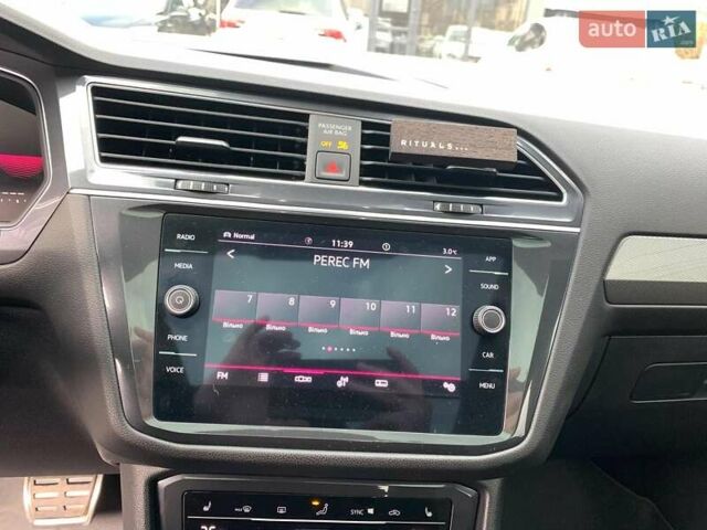 Белый Фольксваген Тигуан, объемом двигателя 2 л и пробегом 45 тыс. км за 28290 $, фото 35 на Automoto.ua