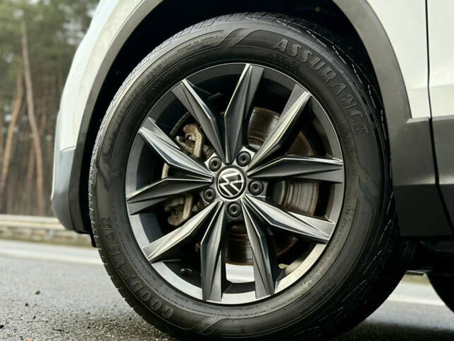 Белый Фольксваген Тигуан, объемом двигателя 1.98 л и пробегом 48 тыс. км за 26999 $, фото 13 на Automoto.ua