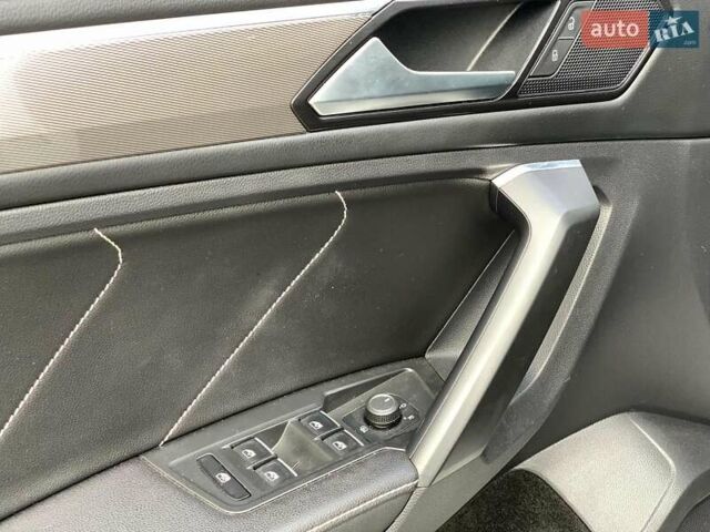 Белый Фольксваген Тигуан, объемом двигателя 2 л и пробегом 45 тыс. км за 28290 $, фото 23 на Automoto.ua