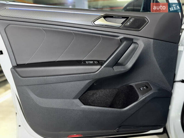 Белый Фольксваген Тигуан, объемом двигателя 2 л и пробегом 48 тыс. км за 42900 $, фото 32 на Automoto.ua