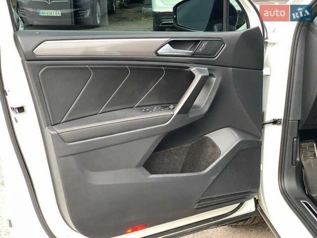 Белый Фольксваген Тигуан, объемом двигателя 2 л и пробегом 45 тыс. км за 28290 $, фото 22 на Automoto.ua