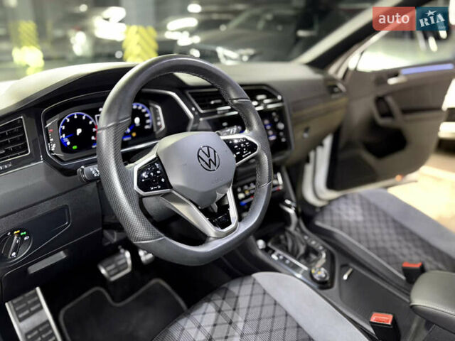 Белый Фольксваген Тигуан, объемом двигателя 2 л и пробегом 48 тыс. км за 42900 $, фото 21 на Automoto.ua