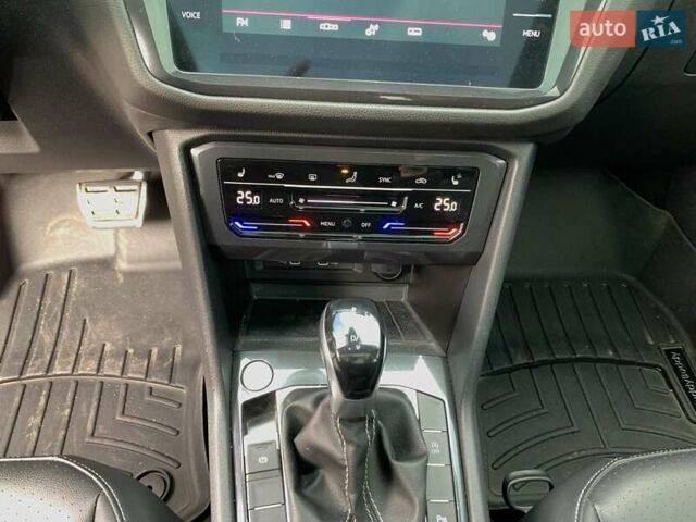 Белый Фольксваген Тигуан, объемом двигателя 2 л и пробегом 45 тыс. км за 28290 $, фото 36 на Automoto.ua